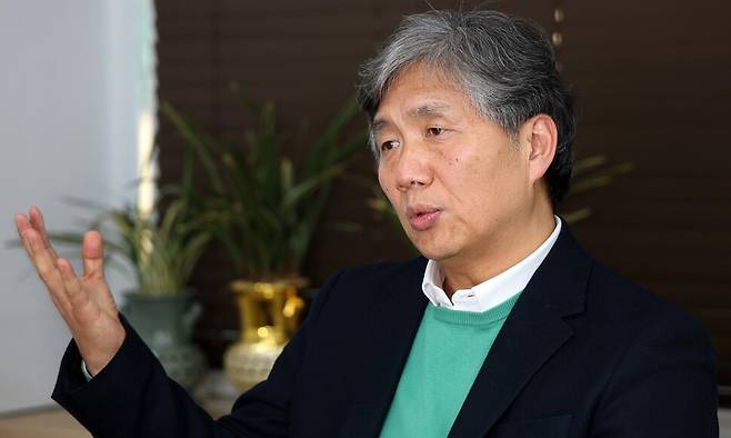류현철 고용노동부 산업안전보건본부장이 20일 오후 서울 중구 서울고용노동청에서 한겨레와 인터뷰하고 있다. 김영원 기자 forever@hani.co.kr