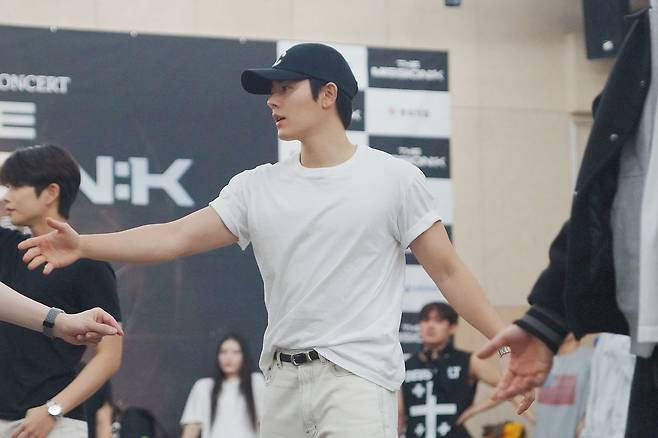 세종문화회관에서 초연되는 뮤지컬콘서트 ‘더 미션K’에서 세브란스 역을 맡은 배우 김동준의 연습장면. [사진 블루아츠컴퍼니]