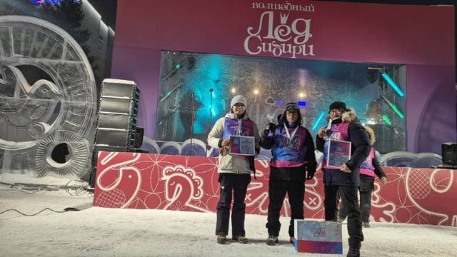 ▲ 세계 3대 눈조각 대회를 석권하며 그랜드슬램을 달성한 삼척 출신 조각가 홍순태 작가팀이 최근 러시아에서 열린 국제 눈·얼음 조각대회에서 3위를 차지했다.