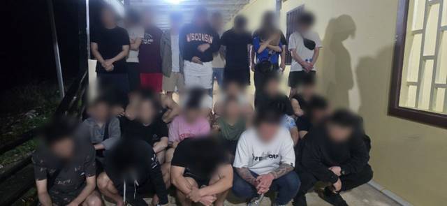▲ 청와대는 캄보디아 스캠조직 한국 국적 피의자 73명을 22일 강제송환한다고 밝혔다. 사진은 검거 모습 [초국가범죄특별대응TF 제공=연합뉴스]
