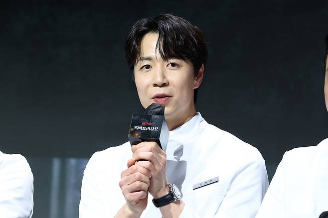 손종원 셰프가 지난해 12월17일 오후 서울 중구 JW메리어트 동대문 스퀘어에서 열린 넷플릭스 예능 '흑백요리사: 요리 계급 전쟁 시즌2'(연출 김학민, 김은지) 제작발표회에 참석해 인사말을 하고 있다. 사진=변성현 한경닷컴 기자