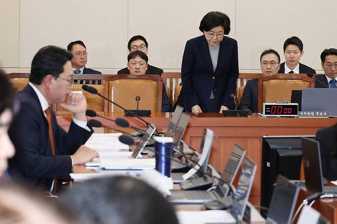 Lee Hye-hoon, the nominee for the first minister of the to-be-established Ministry of Planning and Budget, standing, is seen bowing during her confirmation hearing at the National Assembly in Yeouido, western Seoul, on Jan. 23. [NEWS1]