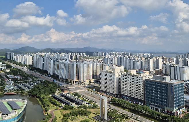 전남도는 2026년 표준지 공시지가가 전년보다 0.3% 상승했다고 밝혔다. 전국 평균 상승률은 3.36%다. 무안군 남악 신도시 전경. /전남도