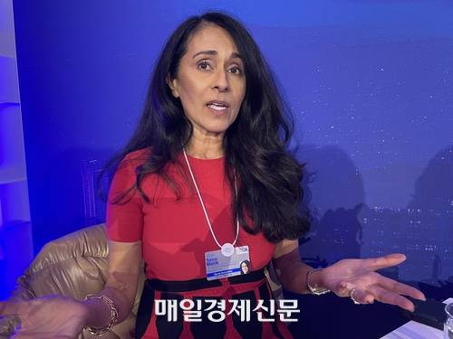 사라 말릭 누빈자산운용 CIO가 매일경제와 인터뷰하고 있다. [다보스 윤원섭 기자]