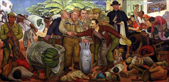 멕시코 국민화가 디에고 리베라(프리다 칼로 남편)가 그린 벽화 '글로리오사 빅토리아'. 과테말라 쿠데타가 미국 정부, UFC, 가톨릭 교회의 합작품임을 꼬집은 작품이다.  TortugaHalo