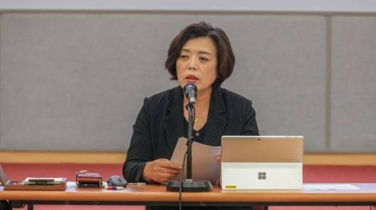 신계용 과천시장이 지난 10월 긴급부서회의를 열고 정부 부동산 대책에 대해 논의했다./사진제공=과천시