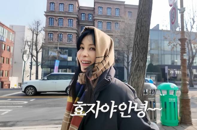 고소영 뒤편으로 보이는 건물은 장동건 소유로, 14년 새 174억원가량 오른 것으로 알려졌다. /사진=유튜브 갈무리