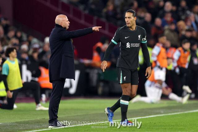 아르네 슬롯 감독과 버질 판 타이크./게티이미지코리아