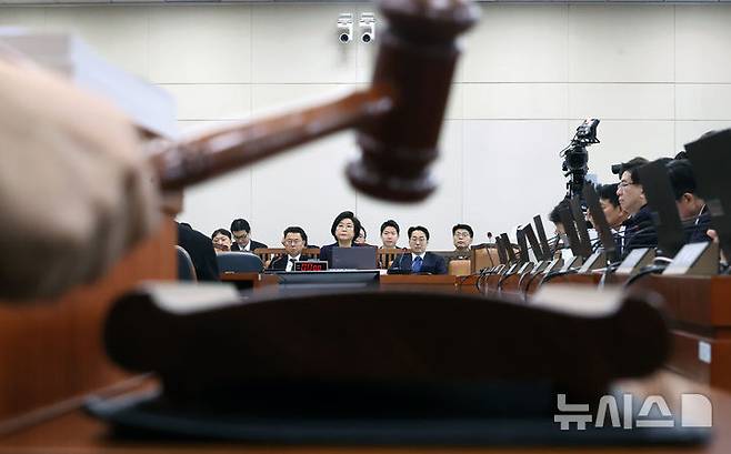 [서울=뉴시스] 고승민 기자 = 이혜훈 기획예산처 장관 후보자가 23일 오전 서울 여의도 국회 재정경제기획위원회 전체회의에서 열린 인사청문회에 출석해 있다.(공동취재) 2026.01.23. photo@newsis.com