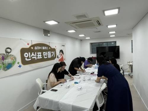 서울 구로구 구로댕냥이네에서 원데이클래스가 열리는 모습.   구로구 제공