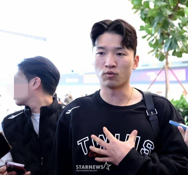 LG 주장 박해민이 22일 인천공항을 통해 LG트윈스 전지훈련지인 미국으로 출국하기 전 기자들과 인터뷰를 하고 있다. /사진=강영조 선임기자