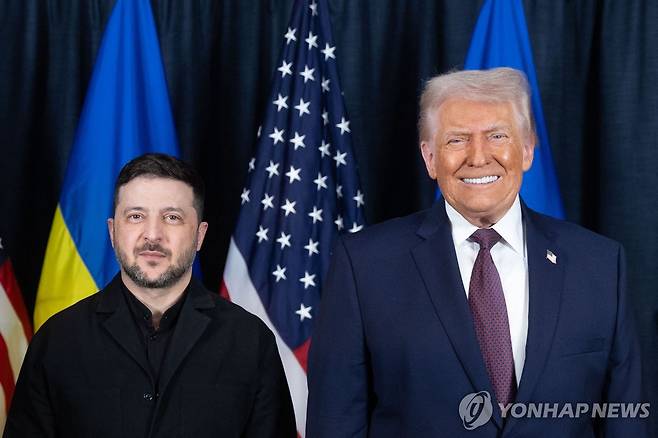 다보스서 만난 젤렌스키·트럼프 대통령 [AFP 연합뉴스 자료사진. 재배포 및 DB 금지]