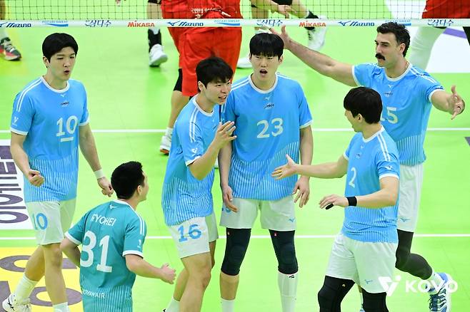 득점 후 기뻐하는 대한항공 선수들 [한국배구연맹 제공. 재판매 및 DB 금지]