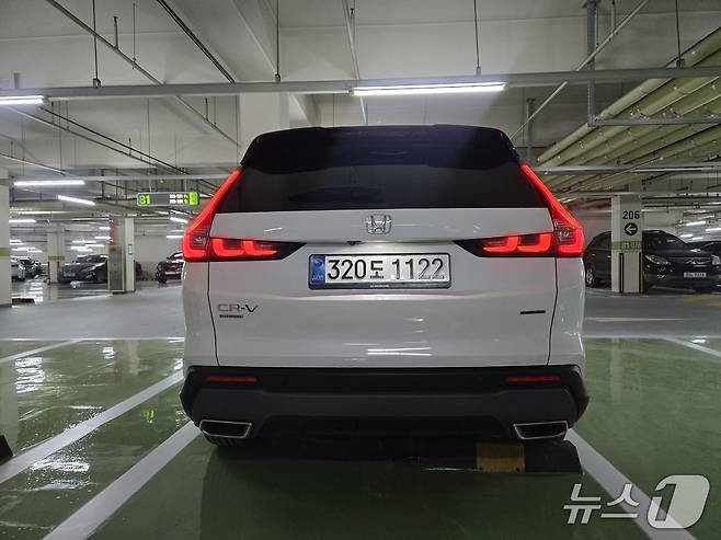 혼다의 준중형 SUV 'CR-V'의 6세대 부분변경 모델인 '뉴 CR-V 하이브리드'의 후면부 모습. 2026.01.19/뉴스1 김성식 기자