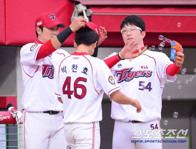 아기 때부터 봐서 80억 초대형 FA될 줄이야, 1988년생 KIA 맏형의 격세지감