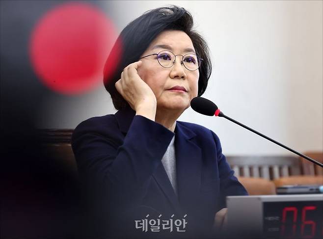 이혜훈 기획예산처 장관 후보자가 23일 서울 여의도 국회에서 열린 재정경제기획위원회의 인사청문회에서 의원의 질의를 듣고 있다. ⓒ데일리안 홍금표 기자