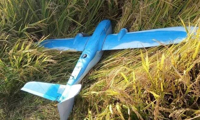 북한 조선인민군 총참모부 대변인은 2026년 1월10일 조선중앙통신을 통해 2025년 9월과 2026년 1월4일 한국이 침투시킨 무인기를 격추했다고 주장했다. 사진은 북한이 주장한 개성시 장풍군에 추락한 한국 무인기. 연합뉴스