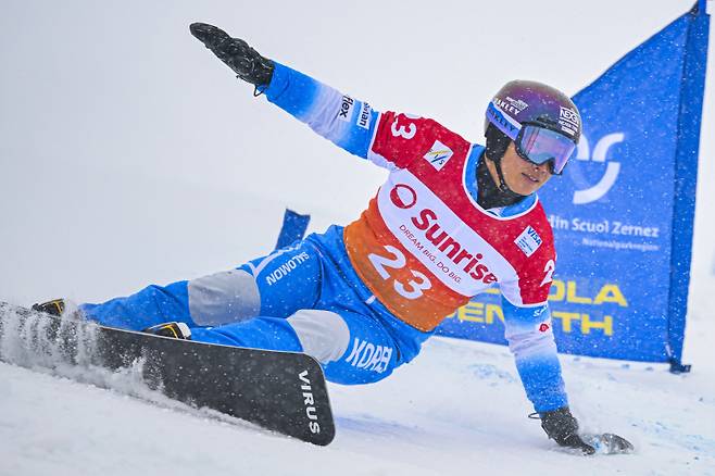 <yonhap photo-3849="">스노보드 간판 이상호의 경기 모습. [EPA=연합뉴스]</yonhap>