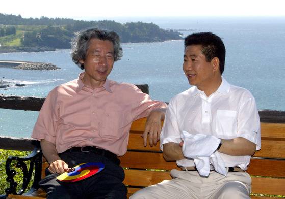 2004년 노무현 대통령과 고이즈미 준이치로 총리. [중앙포토]