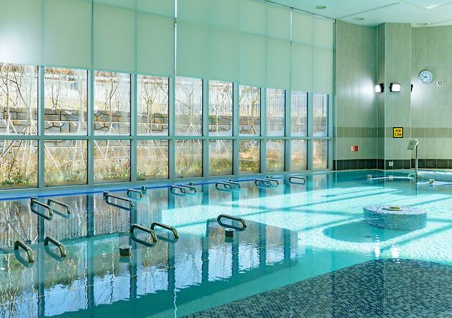 왕이 즐겼던 치유의 물, 초정치유마을의 온천시설.