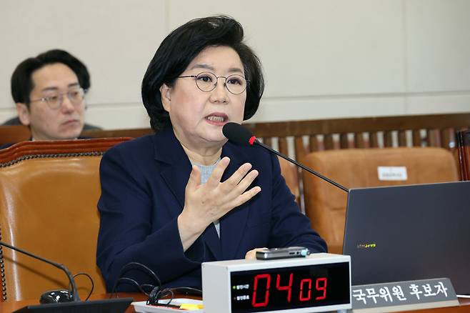 이혜훈 기획예산처 장관 후보자가 지난 23일 국회 재정경제기획위원회에서 열린 인사청문회에서 의원 질의에 답변하고 있다. [공동취재단, 연합뉴스]