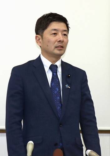 다카이치 사나에 일본 총리의 장남인 야마모토 겐 후쿠이현 지방의회 의원이 24일 기자회견을 열고 총선거 입후보를 단념한다고 밝혔다. [연합뉴스]