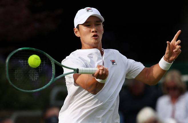 남자프로테니스(ATP) 단식 세계랭킹 486위 권순우(국군체육부대)가 오는 25일 진행되는 챌린저 베트남 대회 결승에 진출한다. 사진은 2024년 7월2일 영국 런던에서 열린 올 잉글랜드 론 테니스 앤 크로켓 클럽 경기에 출전한 권순우의 모습. /사진=로이터