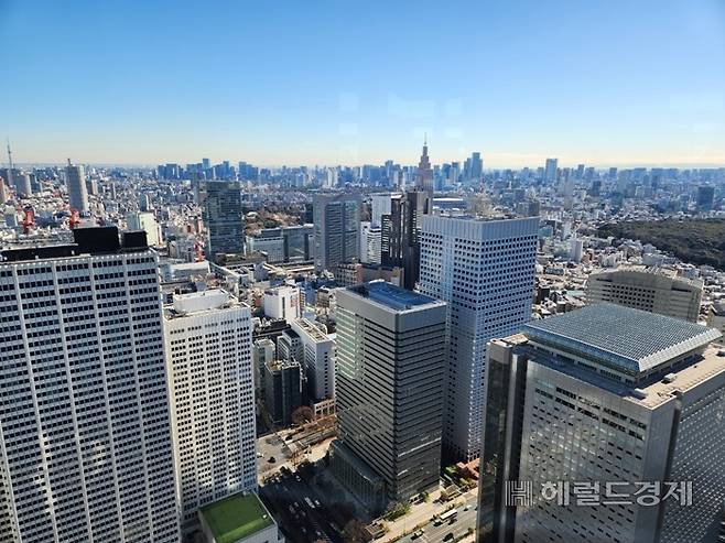 도쿄도청사 전망대에서 바라본 도쿄도 풍경. 도쿄도 23개구 총면적은 2194㎢로 서울보다 3.6배나 넓고, 제주도(1850㎢)보다도 광활한 면적이며 인구도 1400여만 명이다. /박대성 기자.
