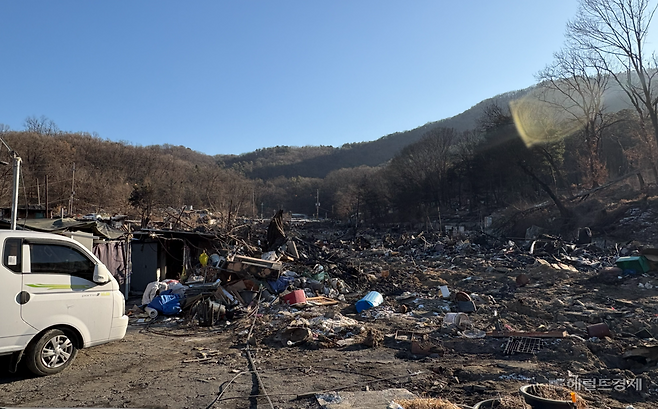 20일 오후 구룡마을 4지구 일대의 모습. 지난 16일 발생한 화재로 잿더미가 된 모습이다. 정주원 기자