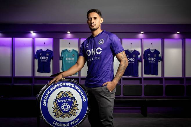 [서울=뉴시스]K리그1 안양, 브라질 출신 스트라이커 엘쿠라노 임대 영입. (사진=FC안양 제공)