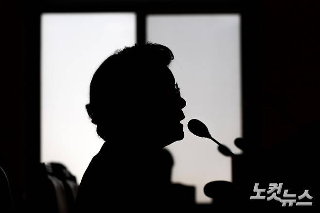 이혜훈 기획예산처 장관 후보자가 지난 23일 서울 여의도 국회에서 열린 재정경제기획위원회 인사청문회에서 의원 질의에 답변을 하는 모습. 윤창원 기자