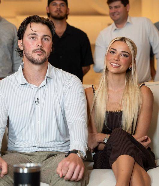 피츠버그 폴 스킨스(왼쪽)가 리비 던과 함께 2025년 사이영상 수상 순간을 함께했다. /리비 던 SNS