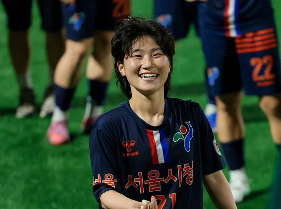 데뷔골로 이름 알린 정민영, 이번엔 해외 도전...서울시청 떠나 오타와로 더 늦기 전에 도전 원했다 [단독인터뷰]