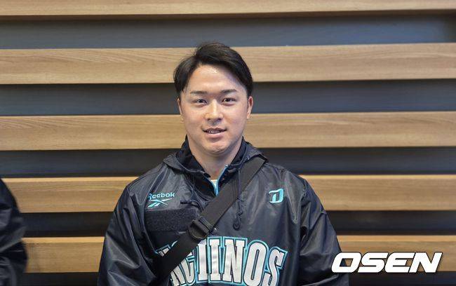 [OSEN=인천공항, 한용섭 기자] 프로야구 NC 다이노스가 아시아쿼터로 영입한 일본인 투수 토다 나츠키가 스프링캠프 출국에 앞서 취재진과 인터뷰를 하고 있다. /orange@osen.co.kr