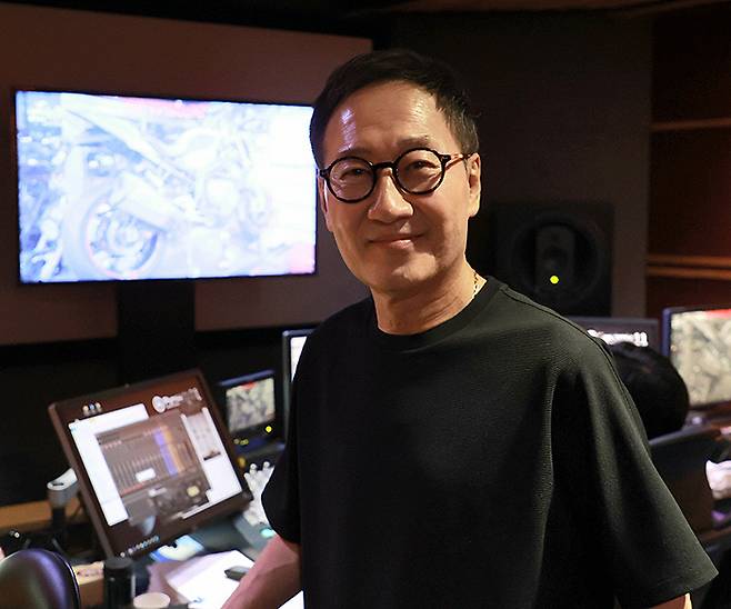 긴 투병 끝에 다시 마이크 앞에 선 유열. 최근 KBS ‘다큐멘터리 3일’ 특별판의 내레이션을 맡으며 복귀를 알렸다.&nbsp;유열 제공