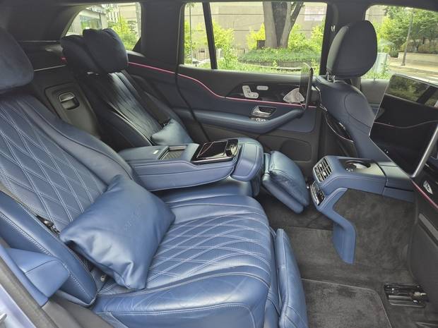 메르세데스 마이바흐  : 메르세데스 마이바흐 GLS 600 4MATIC 마누팍투어의 뒷자리 모습. 유민환 기자