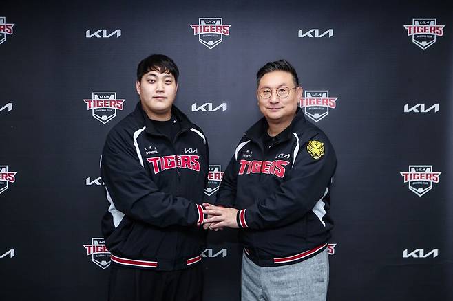 ▲ KIA는 21일 조상우와 계약 기간 2년에 계약금 5억원, 연봉 8억원, 인센티브 2억원 등 총액 15억원에 FA 계약을 맺었다고 공식 발표했다 ⓒKIA타이거즈