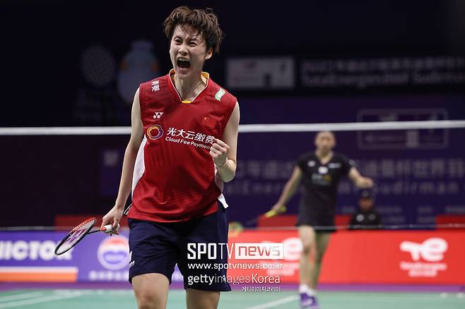 ▲ 안세영이 없는 틈을 타 천위페이(사진)가 독주를 펼치고 있다. 파죽지세의 행보로 결승에 도달했다. 그 상대로 아직 10대의 태국 신예 피차몬이 결정됐다. 상위 랭커를 잡고 올라온 피차몬은 외모와 실력으로 파란을 일으키고 있다.