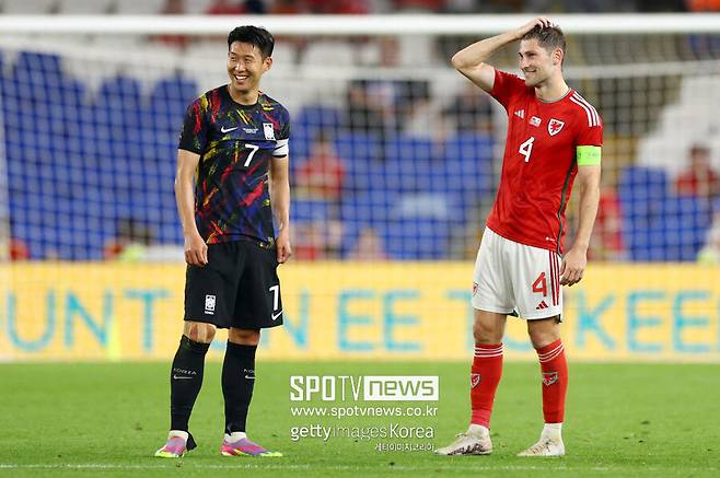 손흥민 마음 아파할 英 BBC 긴급 보도 데이비스, 2차 발목 골절 수술 → 시즌 아웃 + 월드컵도 불투명