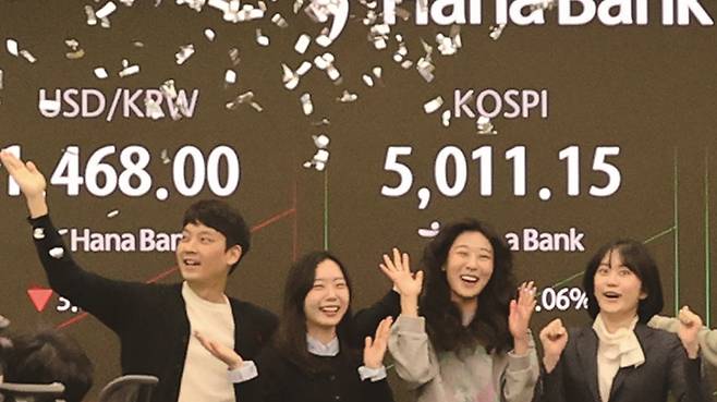 코스피지수가 지난 22일 사상 처음으로 5000선을 터치했다.[사진｜뉴시스]