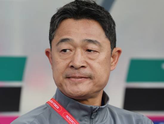 이민성 감독이 이끄는 한국 U-23 대표팀은 24일(한국시간) 사우디아라비아 제다의 킹 압둘라 스포츠 시티 홀 스타디움에서 베트남과 2026 아시아축구연맹(AFC) U-23 아시안컵 3·4위전을 치르고 있다. 이날 한국은 전반 30분 응우옌 꺽 비엣에게 선제골을 허용하면서 0-1로 끌려갔다. 전반 33분 페널티킥을 얻으면서 동점 기회를 얻는가 싶었지만 비디오판독(VAR) 끝에 판정이 번복돼 페널티킥 선언이 취소됐다. 이후 동점을 만들지 못하면서 전반전을 0-1로 마쳤다. 대한축구협회