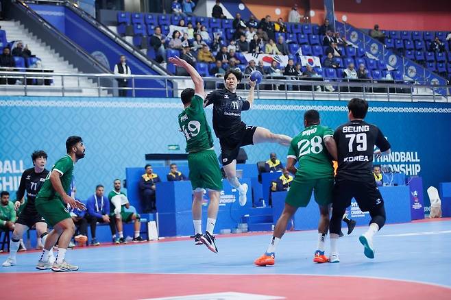 한국과 이라크의 경기 모습.  [아시아 핸드볼연맹 제공. 재판매 및 DB 금지]