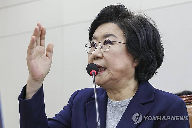 청문회에서 의원 질의에 답하는 이혜훈 후보자 (서울=연합뉴스) 황광모 기자 = 이혜훈 기획예산처 장관 후보자가 23일 국회 재정경제기획위원회에서 열린 인사청문회에 출석해 의원 질의에 답하고 있다. 2026.1.23 [공동취재] hkmpooh@yna.co.kr