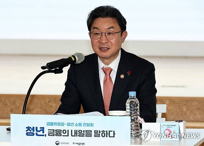 이억원 금융위원장 (서울=연합뉴스) 김인철 기자 = 이억원 금융위원회 위원장이 22일 서울 중구 온드림 소사이어티에서 열린 금융위원장-청년 소통간담회 '청년, 금융의 내일을 말하다'에서 발언하고 있다. 2026.1.22 yatoya@yna.co.kr