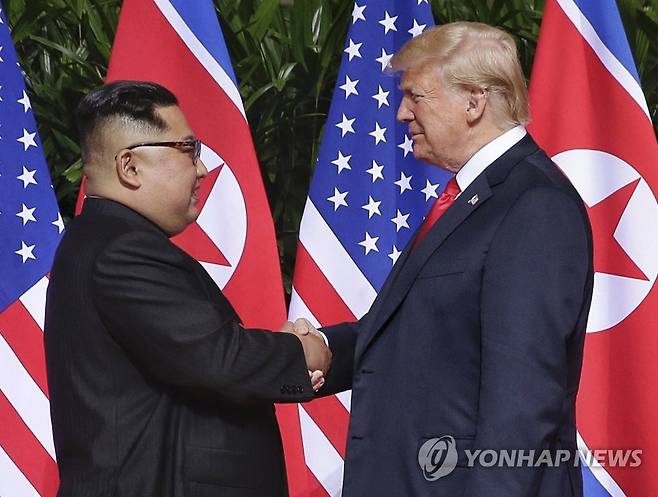 2018년 싱가포르 북미정상회담 당시 김정은과 트럼프 [EPA=연합뉴스 자료사진. 재판매 및 DB 금지]