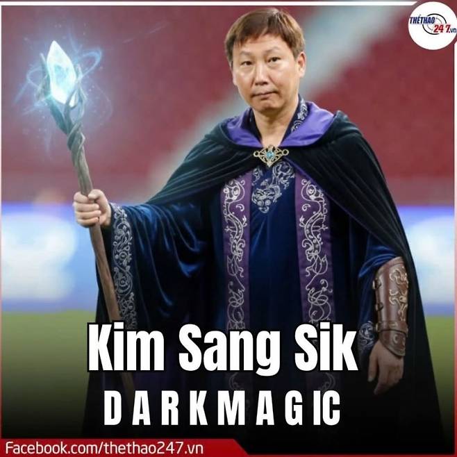 '흑마술' 김상식 감독 사진에 영화 해리포터의 마법사 복장을 입힌 합성 사진 [베트남 온라인 매체 Z뉴스 페이스북 캡처. 재판매 및 DB 금지]