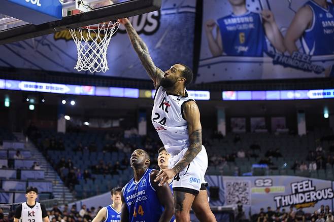 kt 윌리엄스의 덩크 [KBL 제공. 재판매 및 DB 금지]
