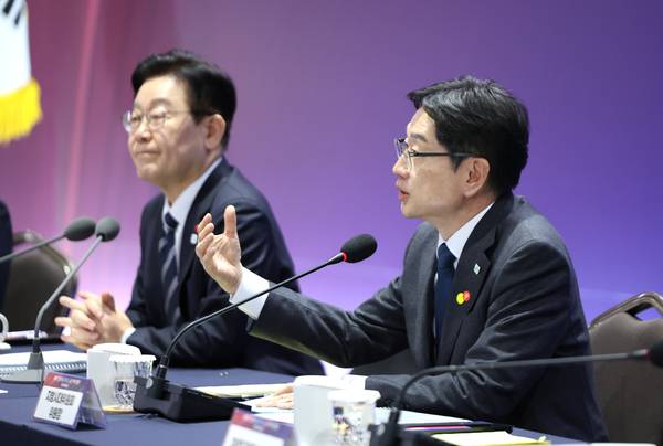 김경수 지방시대위원장이 23일 울산전시컨벤션센터에서 이재명 대통령이 참석한 가운데 열린 '울산의 마음을 듣다' 타운홀미팅에서 발언하고 있다. /연합뉴스