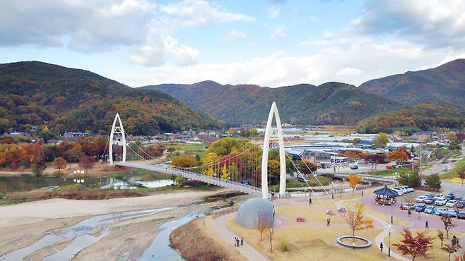 ▲ 칠곡 동명지 수변생태공원 둘레길 산책로 전 구간이 23일부터 전면 개통됐다.