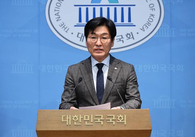 [서울=뉴시박해철 더불어민주당 대변인이 25일 오후 서울 여의도 국회 소통관에서 이혜훈 기획예산처 장관 후보자 지명 철회 관련 브리핑을 하고 있다. (사진=뉴시스)